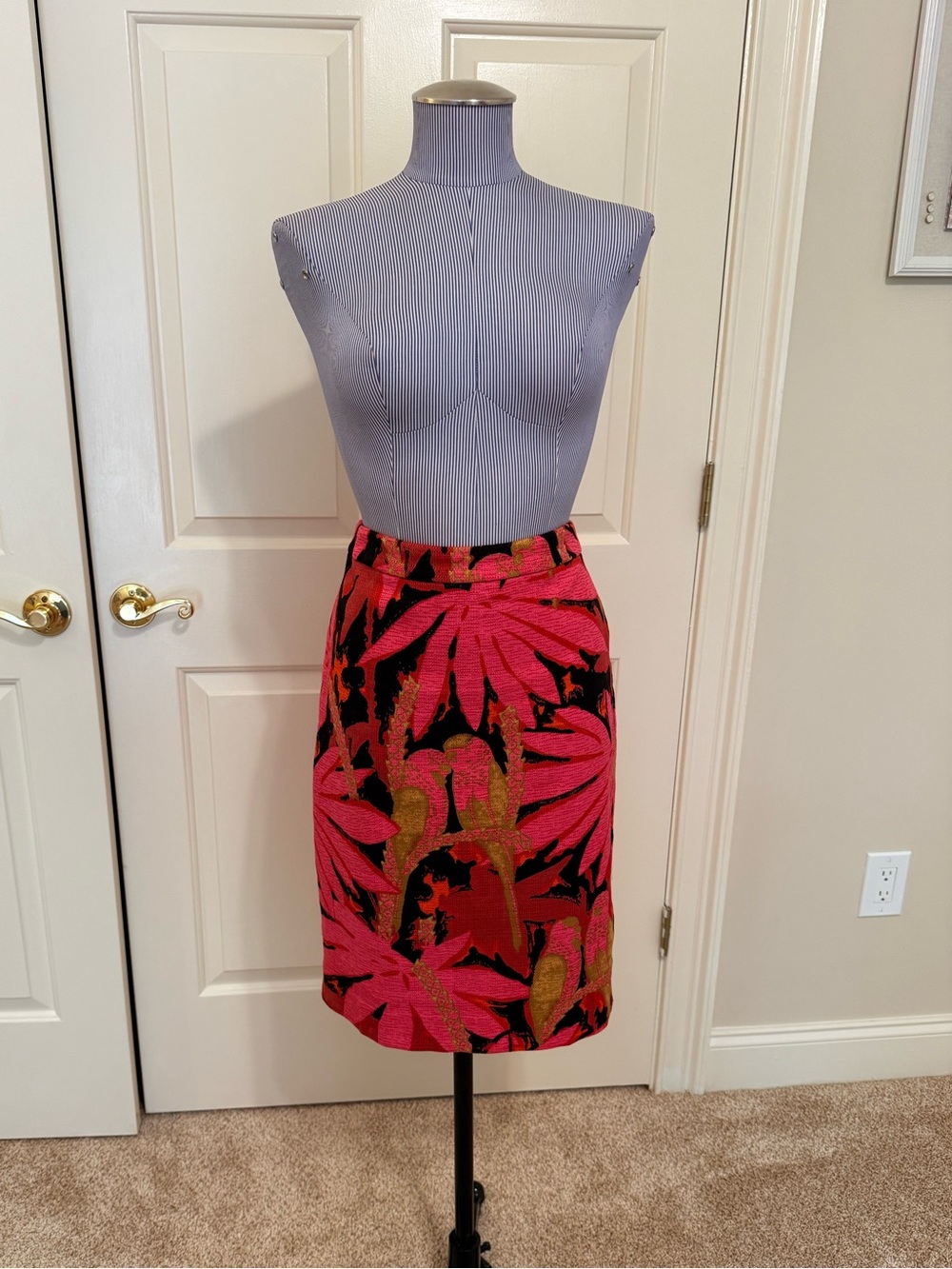 J.Crew No. 2 Pencil Skirt in Tropical Basketweave Print – Red/Black – Size 8